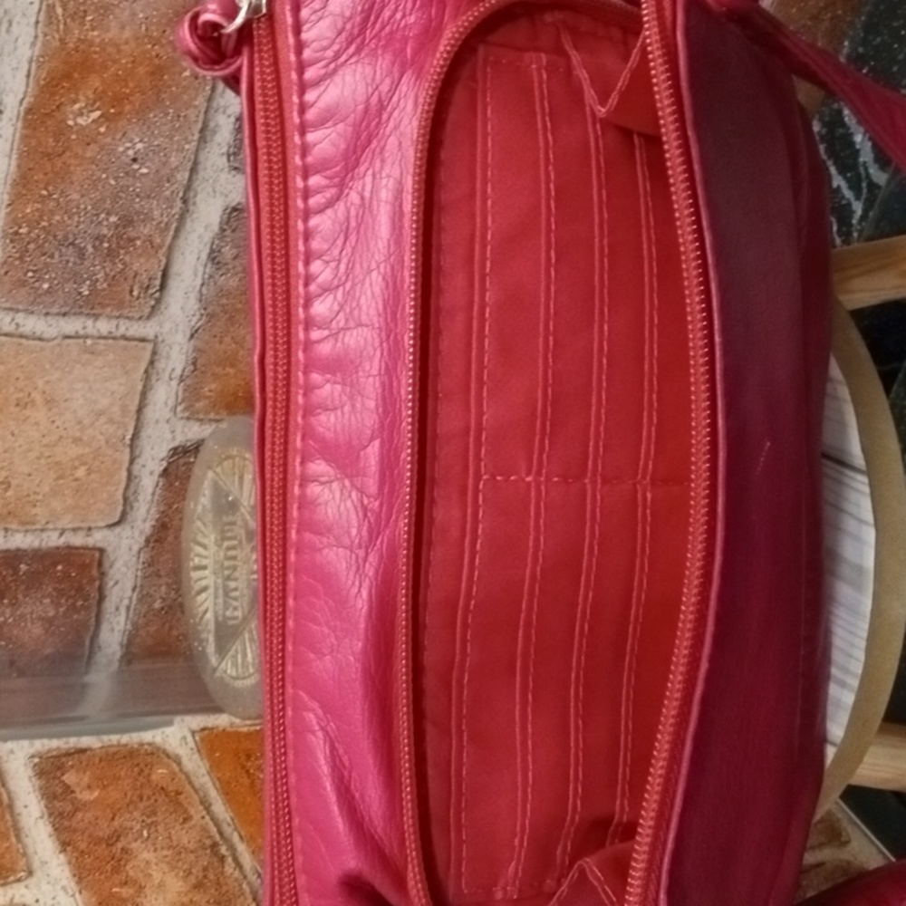 Bueno hot pink leather crossbody purse 10x6 in excellent condition like new - Picture 3 of 4